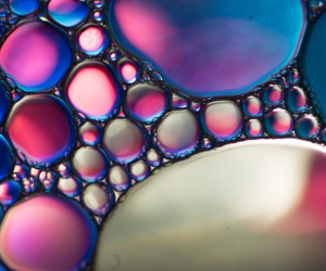 La barrière hydrolipidique, si elle est en bonne santé, évite la peau déshydratée.