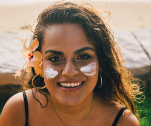 Les écrans solaires doivent être appliqués tous les matins pour protéger votre épiderme et garder une peau en santé très longtemps.