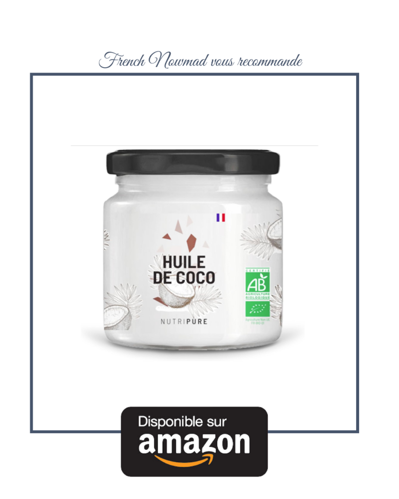 Huile de coco Bio, un vrai couteau suisse, car elle s'utilise aussi bien sur le visage, le corps ou les cheveux, pour une peau resplendissante.