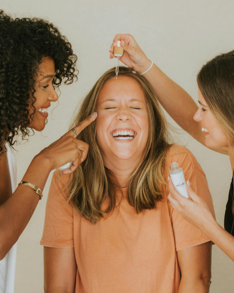 Rétinol : Les 8 erreurs à éviter comme ne pas observer sa peau