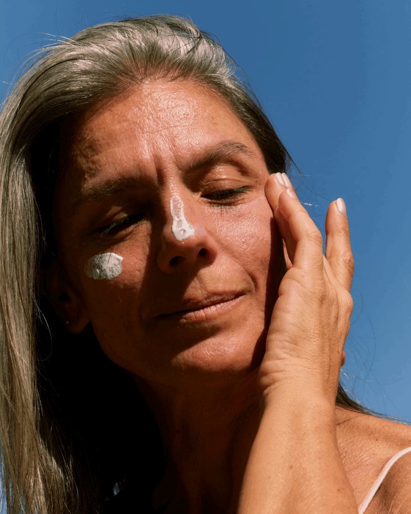 La crème solaire l'étape indispensable de toute routine de soins.