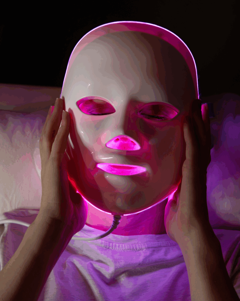 Le masque LED en fin de routine pour parachever la relaxation.