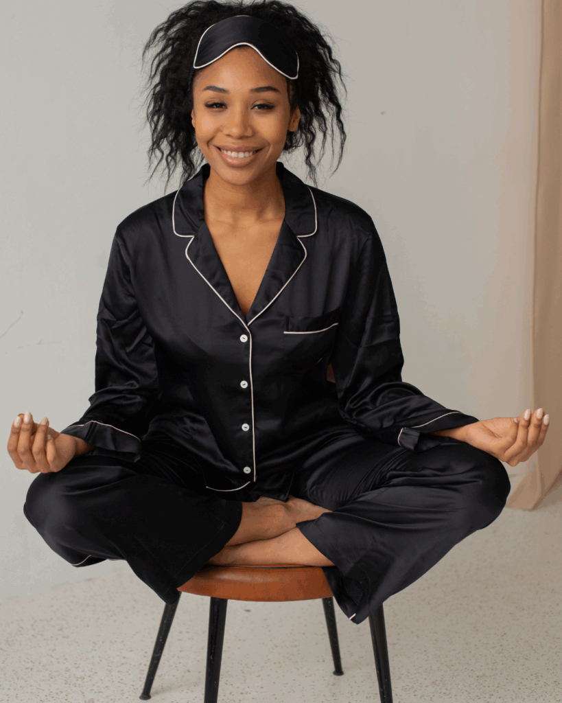 Des vêtements de nuit agréables et beaux.