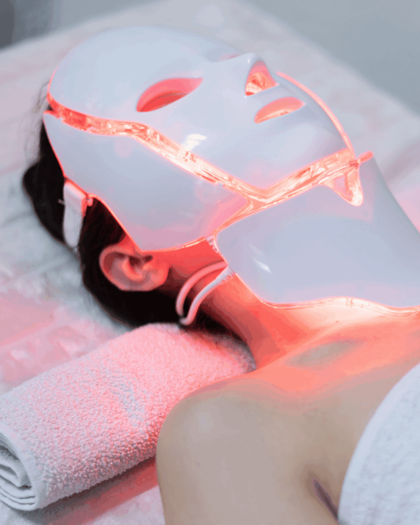 Les beauty devices peuvent vous aider à retrouver une belle peau après l'été.